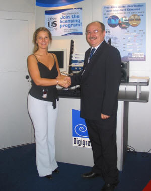 Miranda van de Pol (Sales & Communications Director, Digigram) & David Snipp (CEO, Stardraw.com) announce the partnership at PALA 2004.